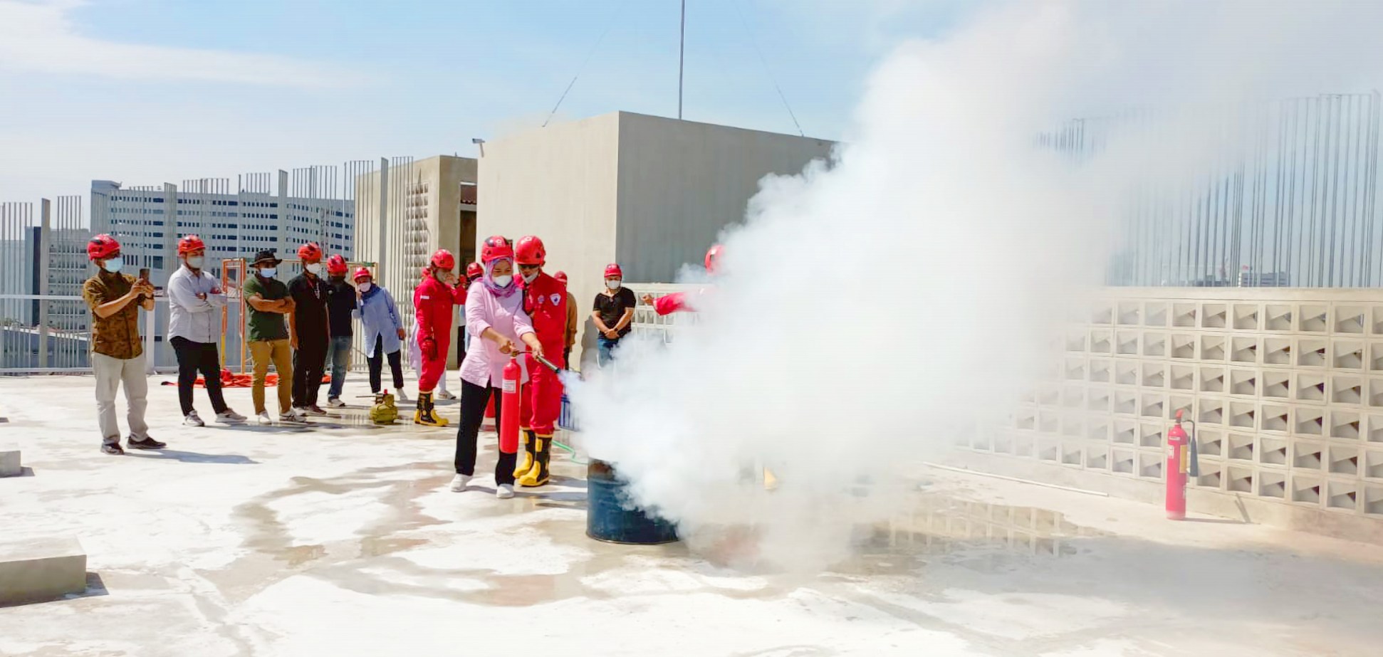 first aid fire training pelatihan kebakaran diklat PMI PMR KSR relawan pangkalpinang korps Red Cross Indonesia website